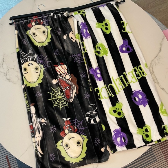 π€πͺ² BEETLEJUICE SOFT PLUSH THROWS πͺ²π€ - Picture 6 of 7